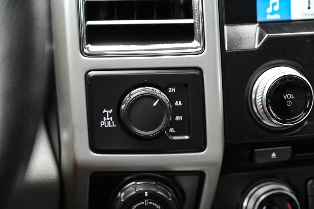 Used 2016 Ford F150 Lariat w/ Equipment Group 502A Luxury AWD/4WD image 31