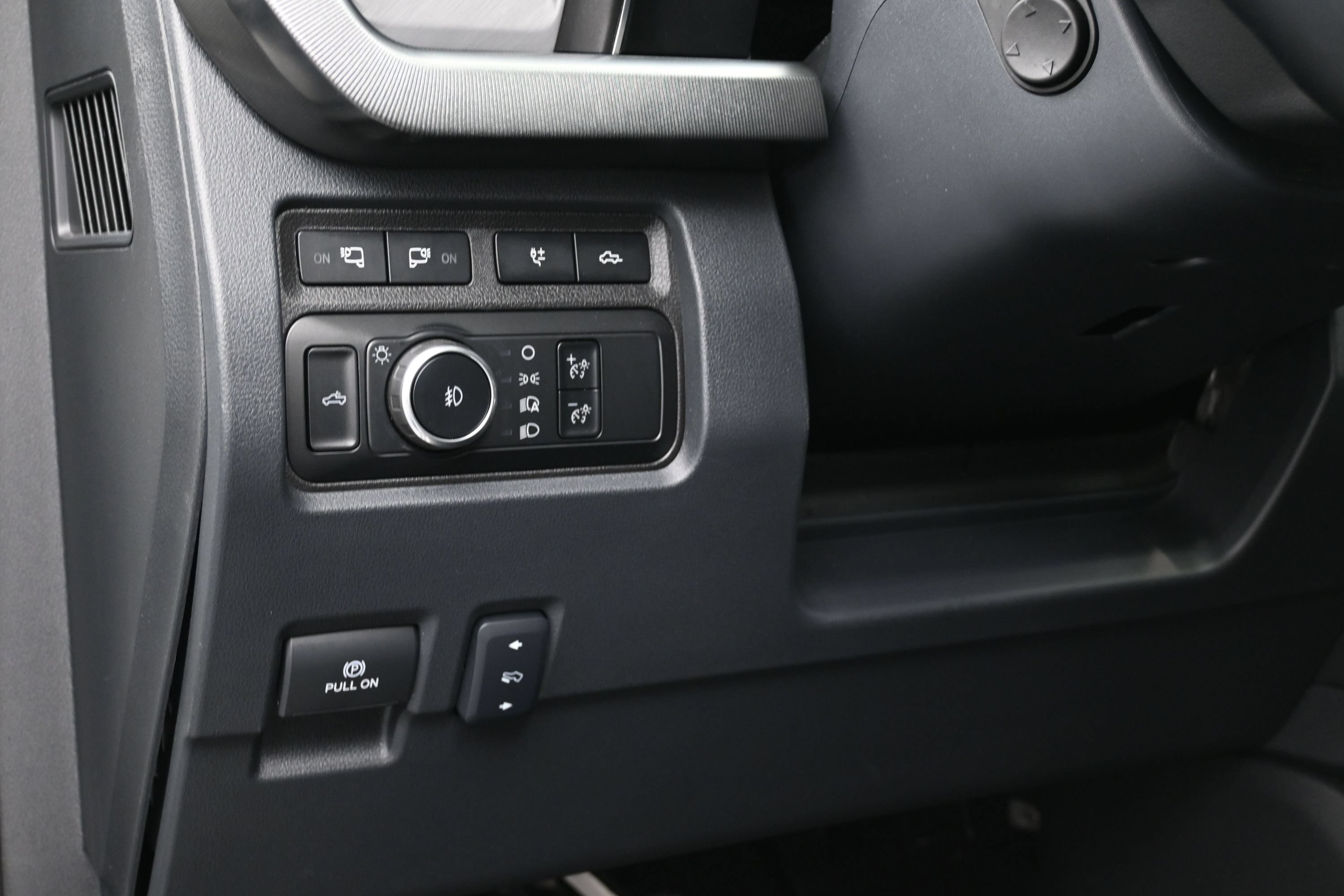 Used 2024 Ford F250 Platinum w/ FX4 Off-Road Package AWD/4WD image 23