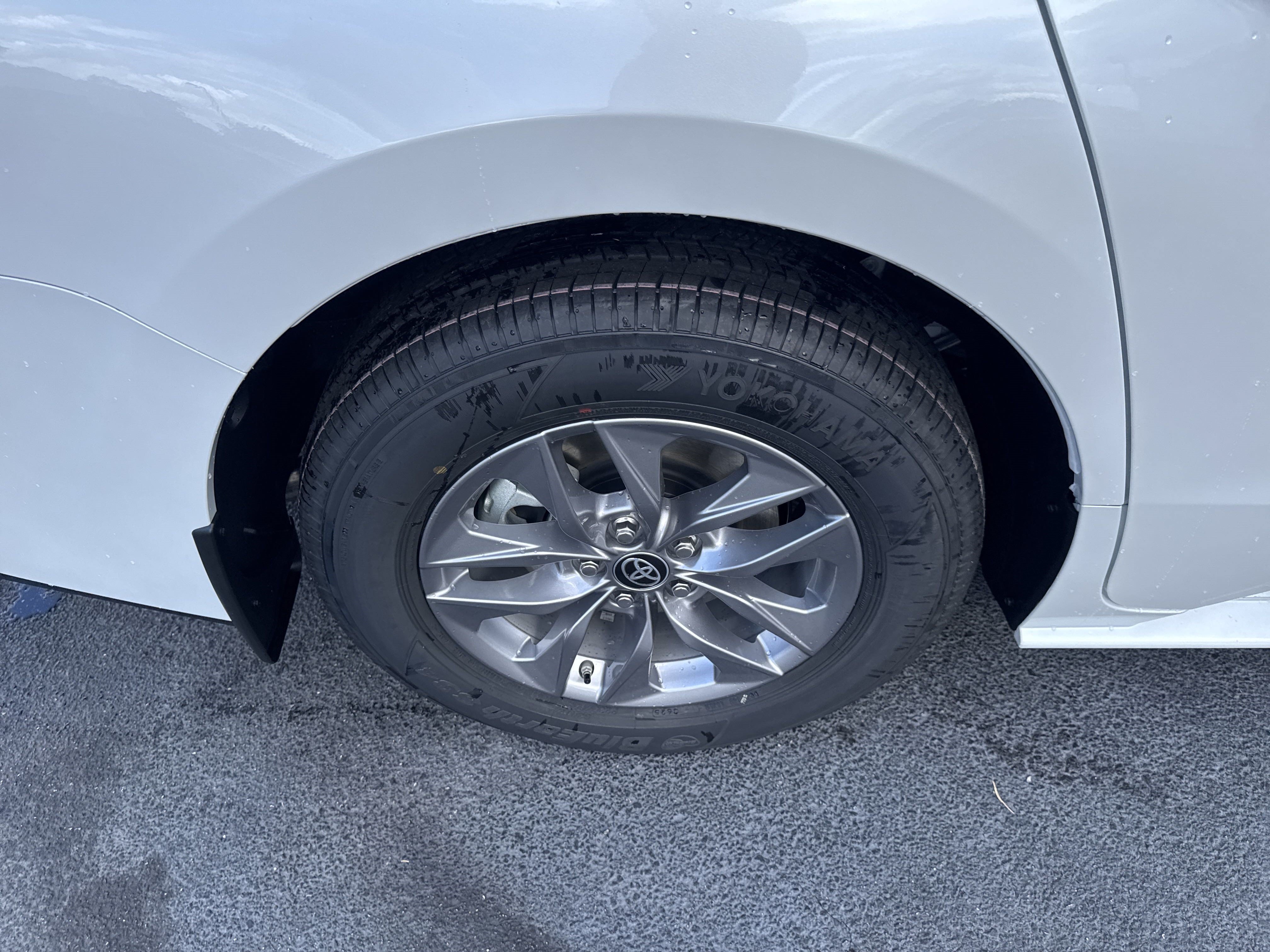 New 2025 Toyota Sienna XLE FWD image 11