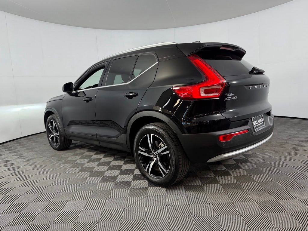 Used 2025 Volvo XC40 B5 Core image 10