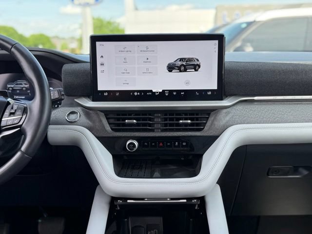 Used 2025 Ford Explorer Platinum w/ LUX Leather Package AWD/4WD image 30