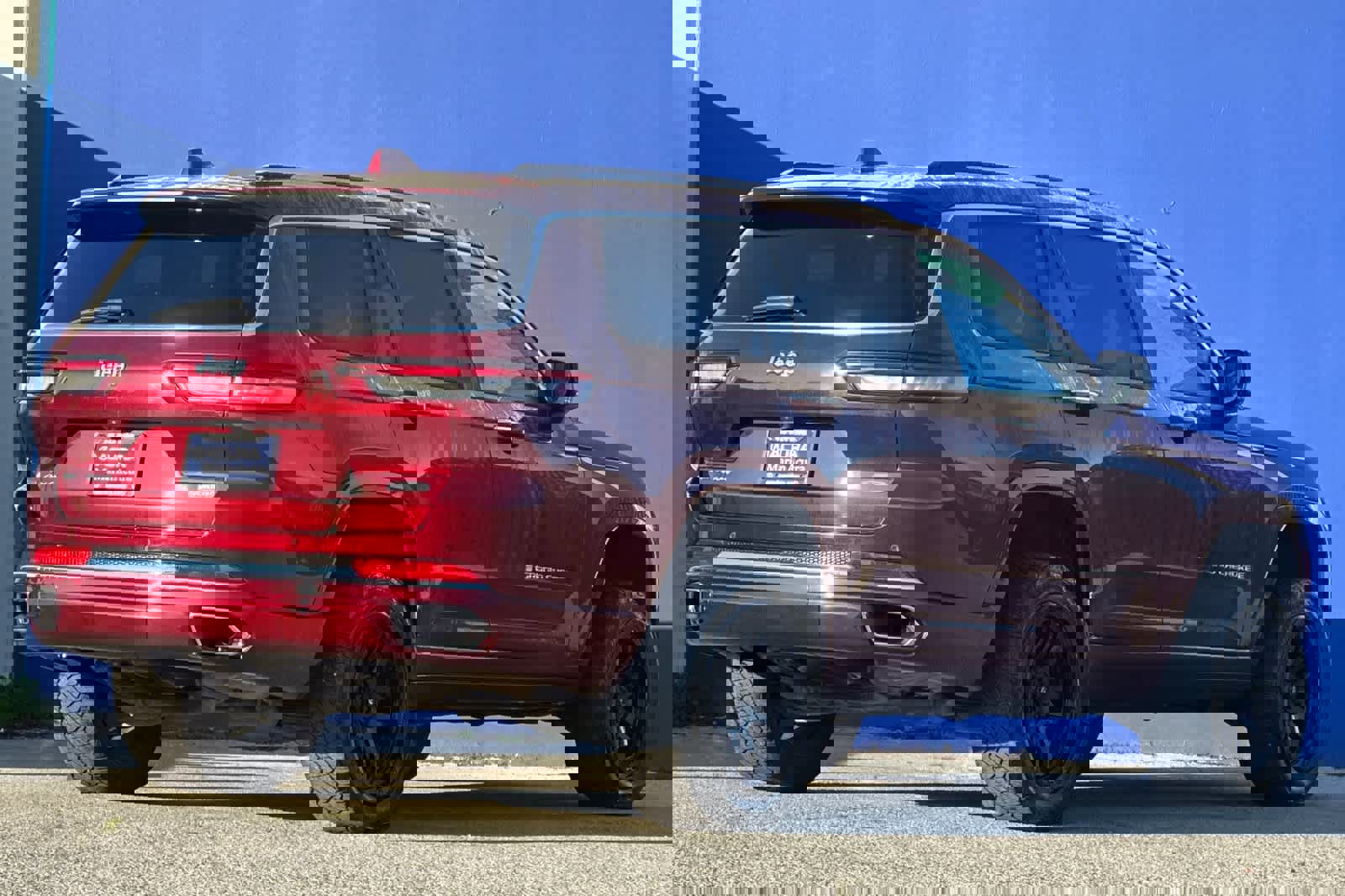 Used 2022 Jeep Grand Cherokee L Overland image 3