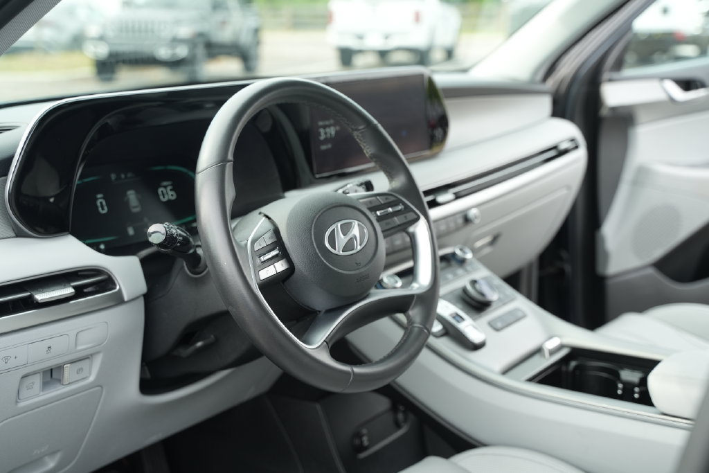 Used 2025 Hyundai Palisade SEL FWD image 29