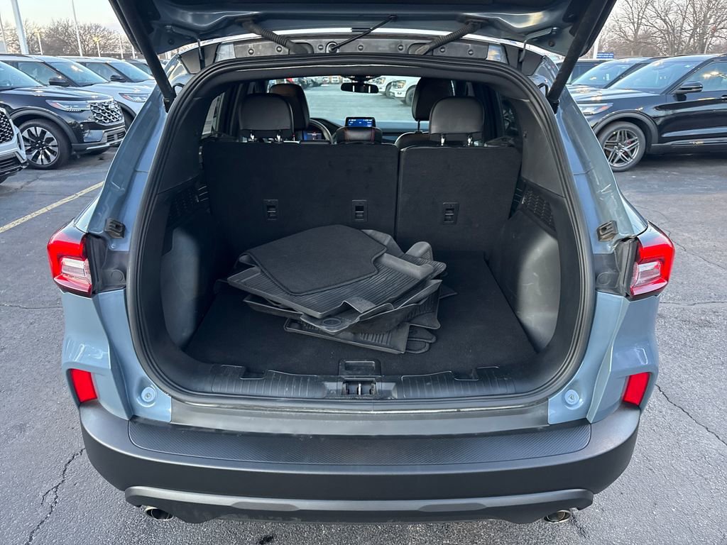 Used 2025 Ford Escape ST-Line w/ Equipment Group 301A image 12