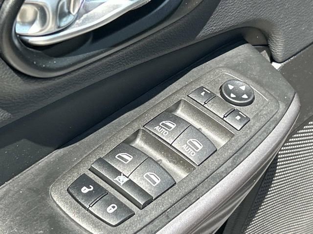 Used 2022 Jeep Cherokee Latitude Lux w/ Mopar Interior Package FWD image 19