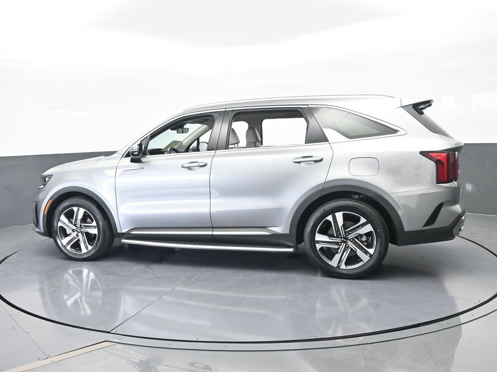 Used 2022 Kia Sorento EX w/ Panoramic Sunroof Package image 3
