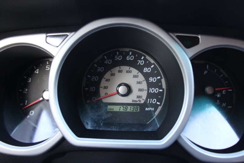Used 2005 Toyota 4Runner SR5 AWD/4WD image 7