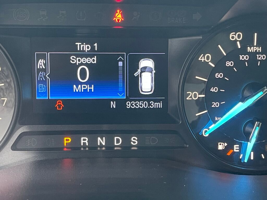 Used 2017 Ford Explorer XLT image 3