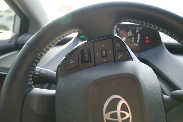 Used 2024 Toyota Prius XLE FWD image 24