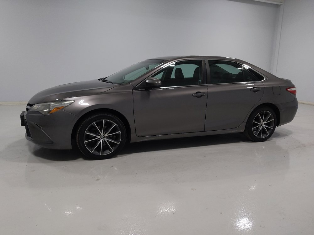 Used 2017 Toyota Camry XSE w/ Moonroof Package image 2