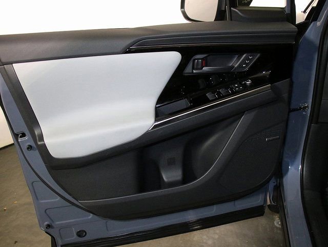 Used 2023 Subaru Solterra Limited image 25