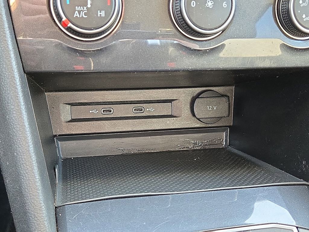 Used 2020 Volkswagen Tiguan S image 29