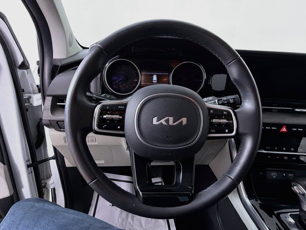 Certified 2024 Kia Carnival EX FWD image 11