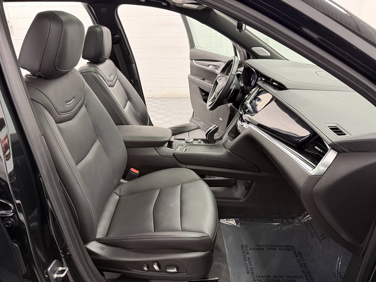 Used 2023 Cadillac XT6 Sport w/ Technology Package AWD/4WD image 16