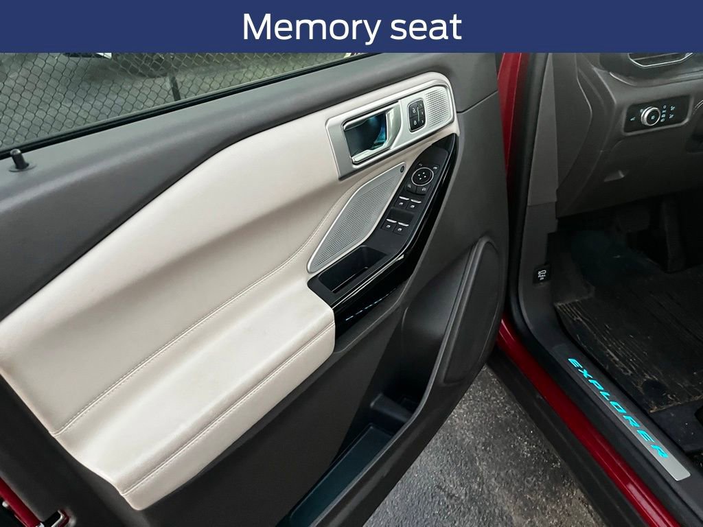 Used 2023 Ford Explorer Platinum w/ Technology Package image 18