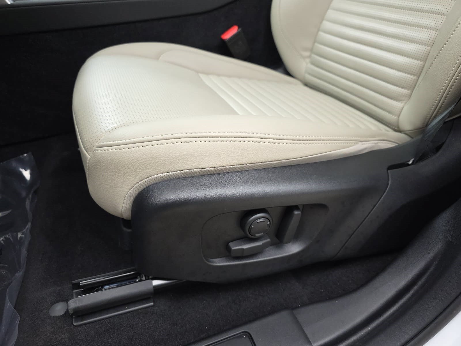 Used 2025 Land Rover Discovery Sport S AWD/4WD image 25