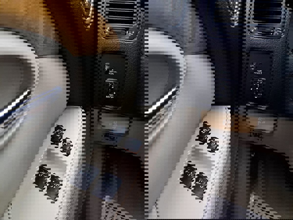 Used 2002 Lexus SC 430 Convertible image 13