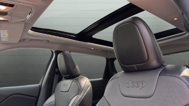 Used 2022 Jeep Cherokee Limited AWD/4WD image 24