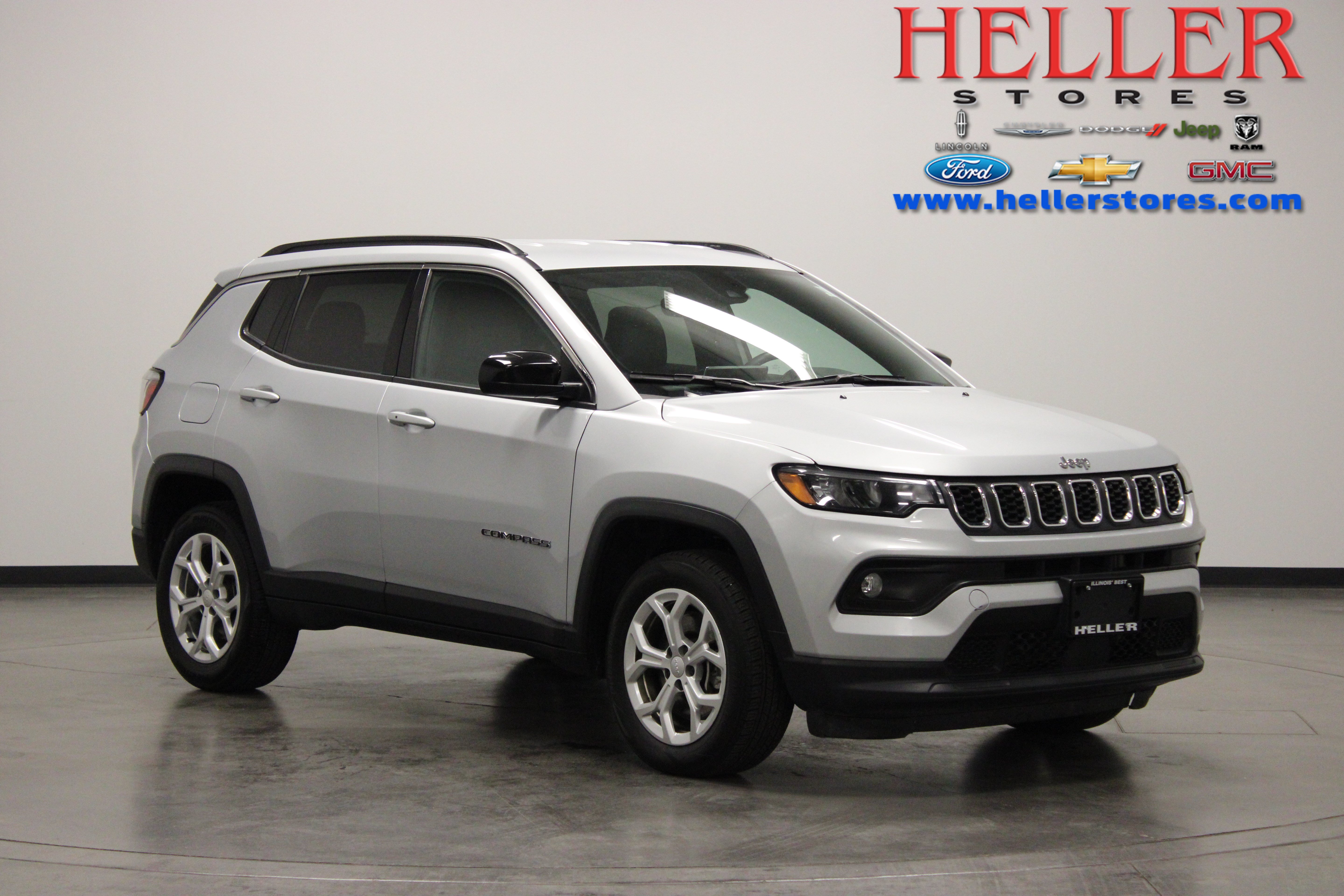 Used 2024 Jeep Compass Latitude AWD/4WD image 1