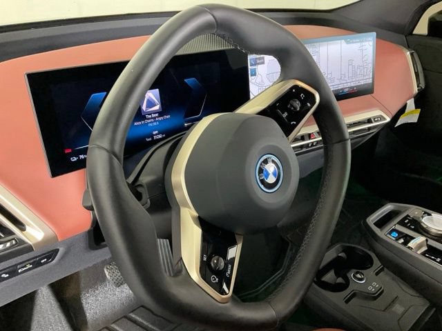 Used 2023 BMW iX xDrive50 w/ Sport Package AWD/4WD image 22