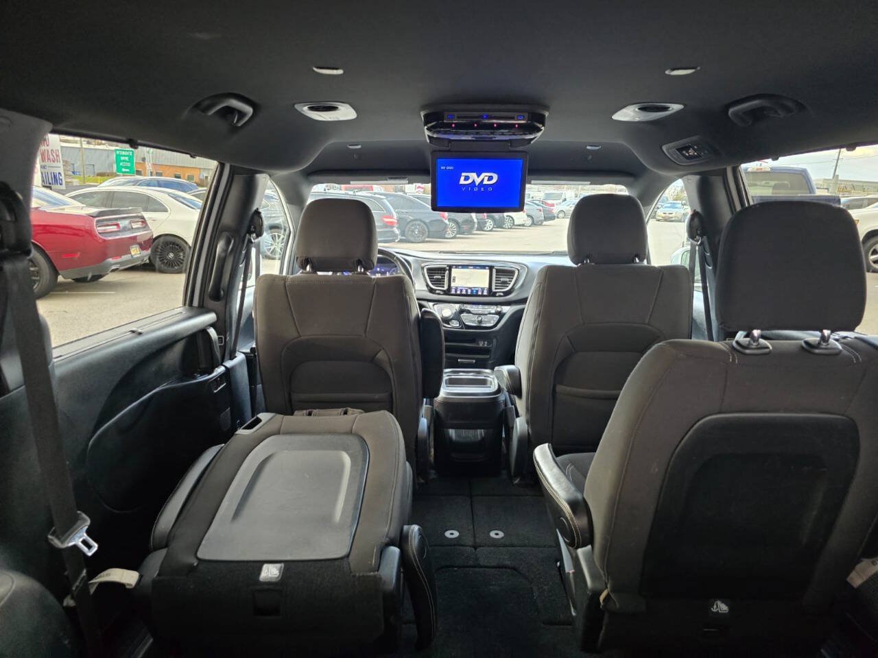 Used 2020 Chrysler Pacifica Touring w/ Advanced Safetytec Group FWD image 50