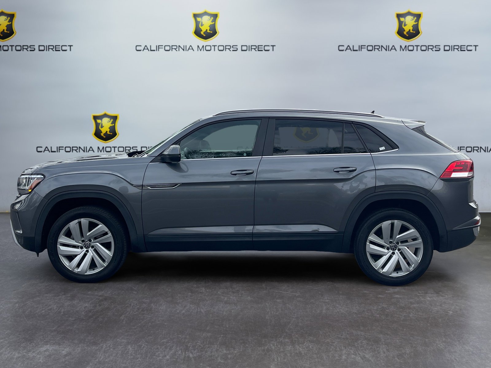 Used 2021 Volkswagen Atlas Cross Sport SE w/ Panoramic Sunroof Package image 2