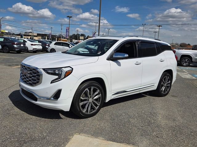 Used 2020 GMC Terrain Denali w/ Denali Premium Package FWD image 3