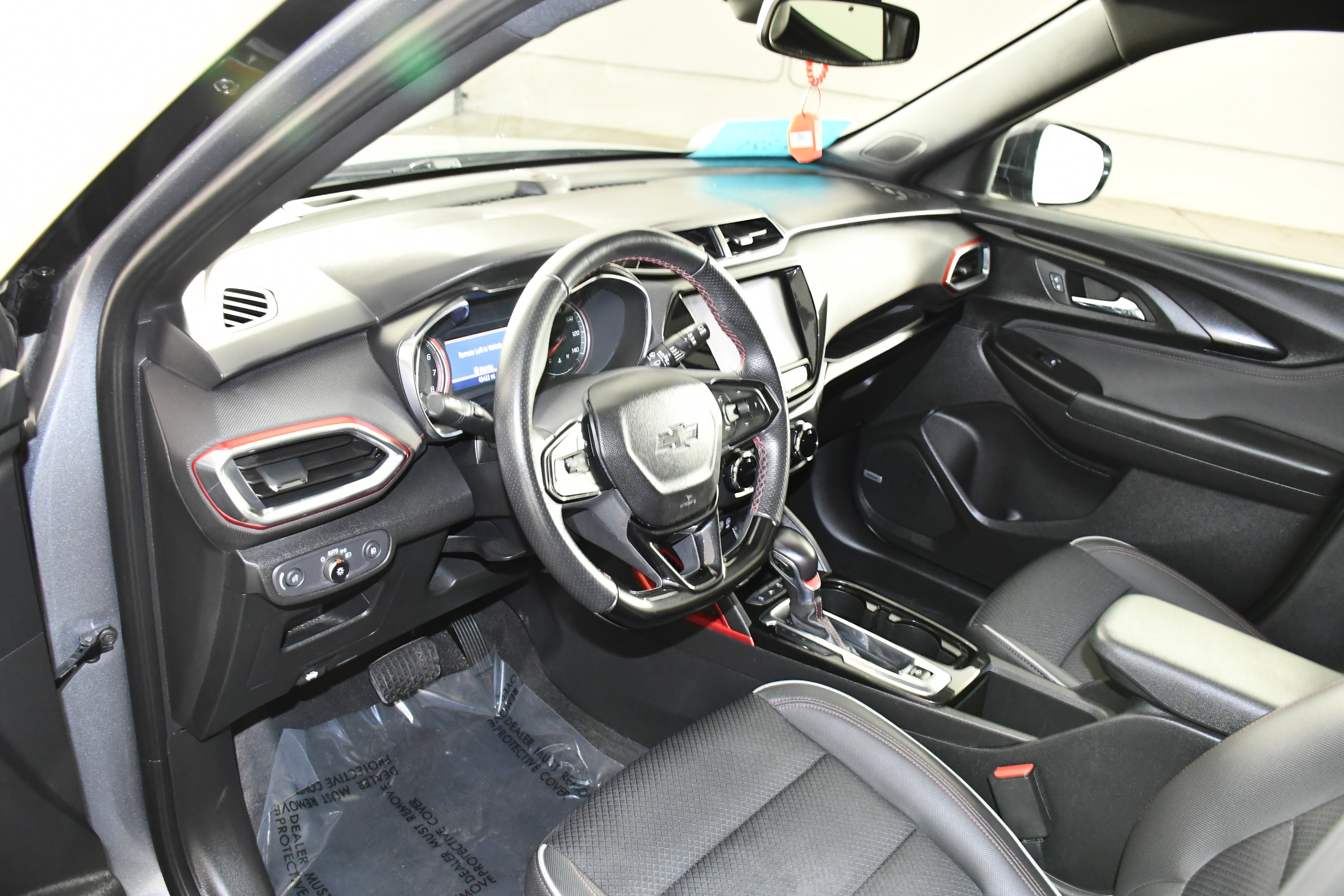 Used 2021 Chevrolet TrailBlazer RS w/ Sun and Liftgate Package image 2