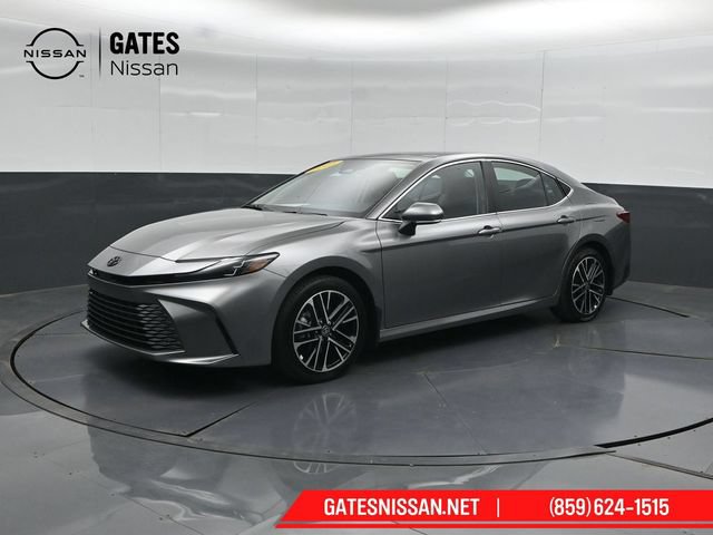 Used 2025 Toyota Camry XLE AWD/4WD image 6