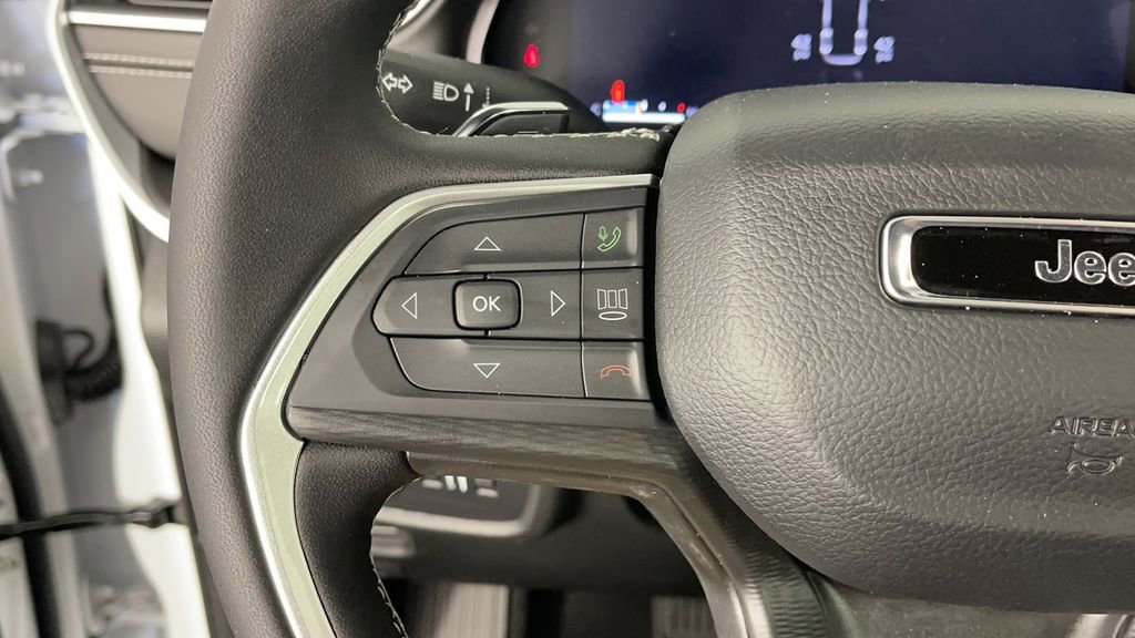 New 2025 Jeep Grand Cherokee L Laredo image 26