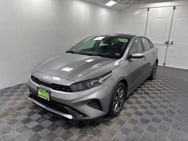 Used 2023 Kia Forte LXS FWD image 3
