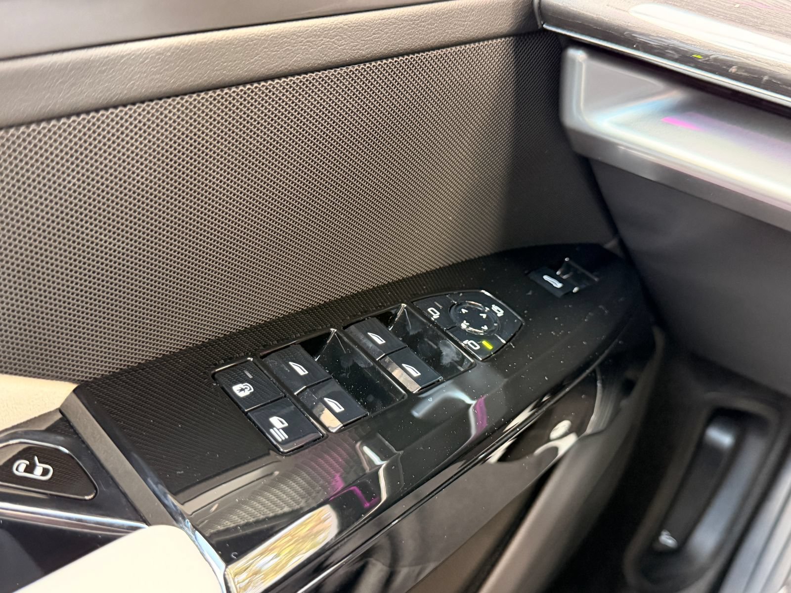 New 2027 BMW 740i w/ Executive Package RWD image 21