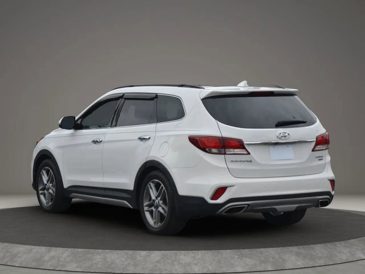 Used 2017 Hyundai Santa Fe Limited image 11
