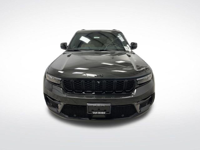 Used 2025 Jeep Grand Cherokee Limited w/ Luxury Tech Group II image 12