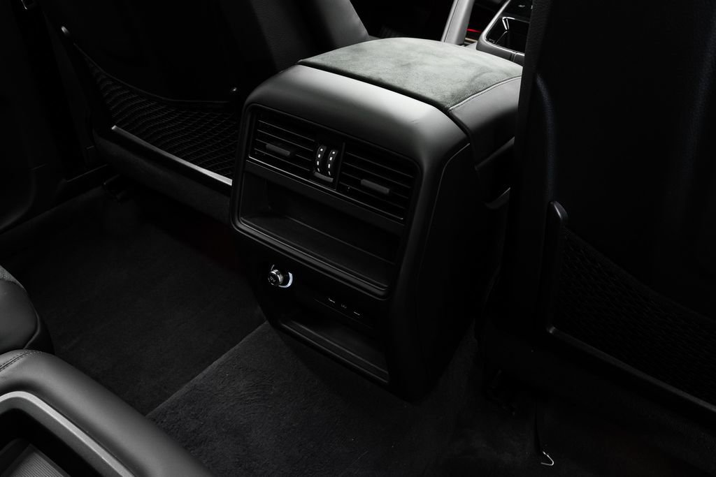 Used 2025 Porsche Cayenne GTS image 37