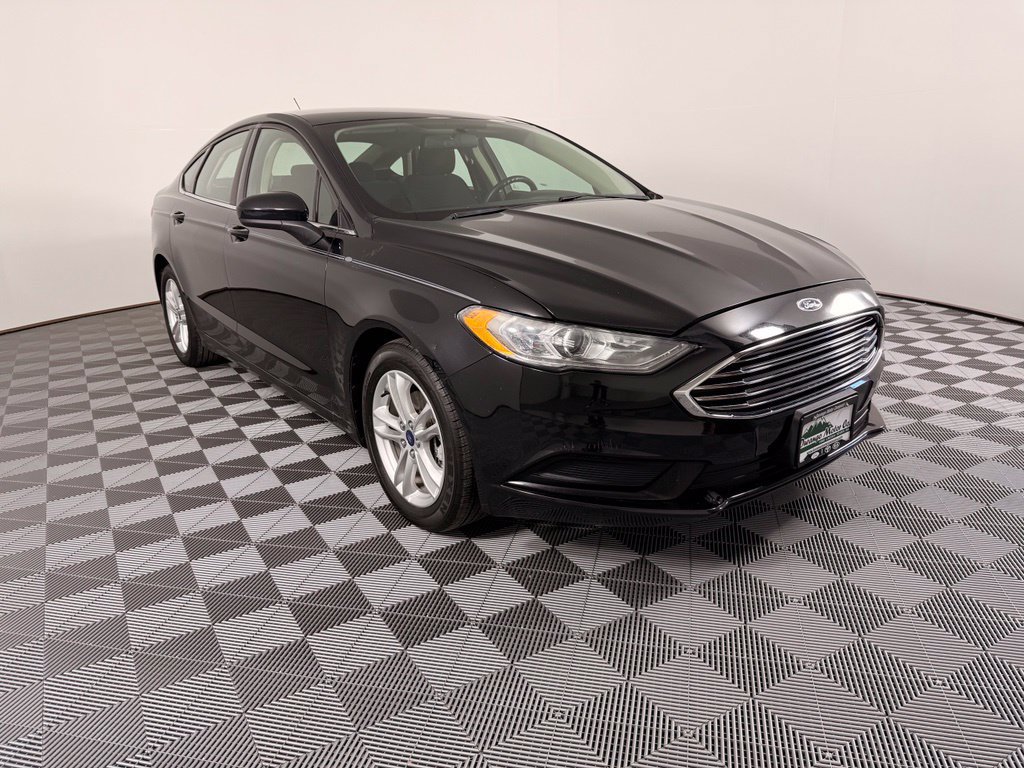Used 2018 Ford Fusion SE w/ Fusion SE Technology Package FWD image 5