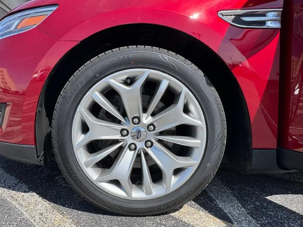 Used 2017 Ford Taurus Limited FWD image 28