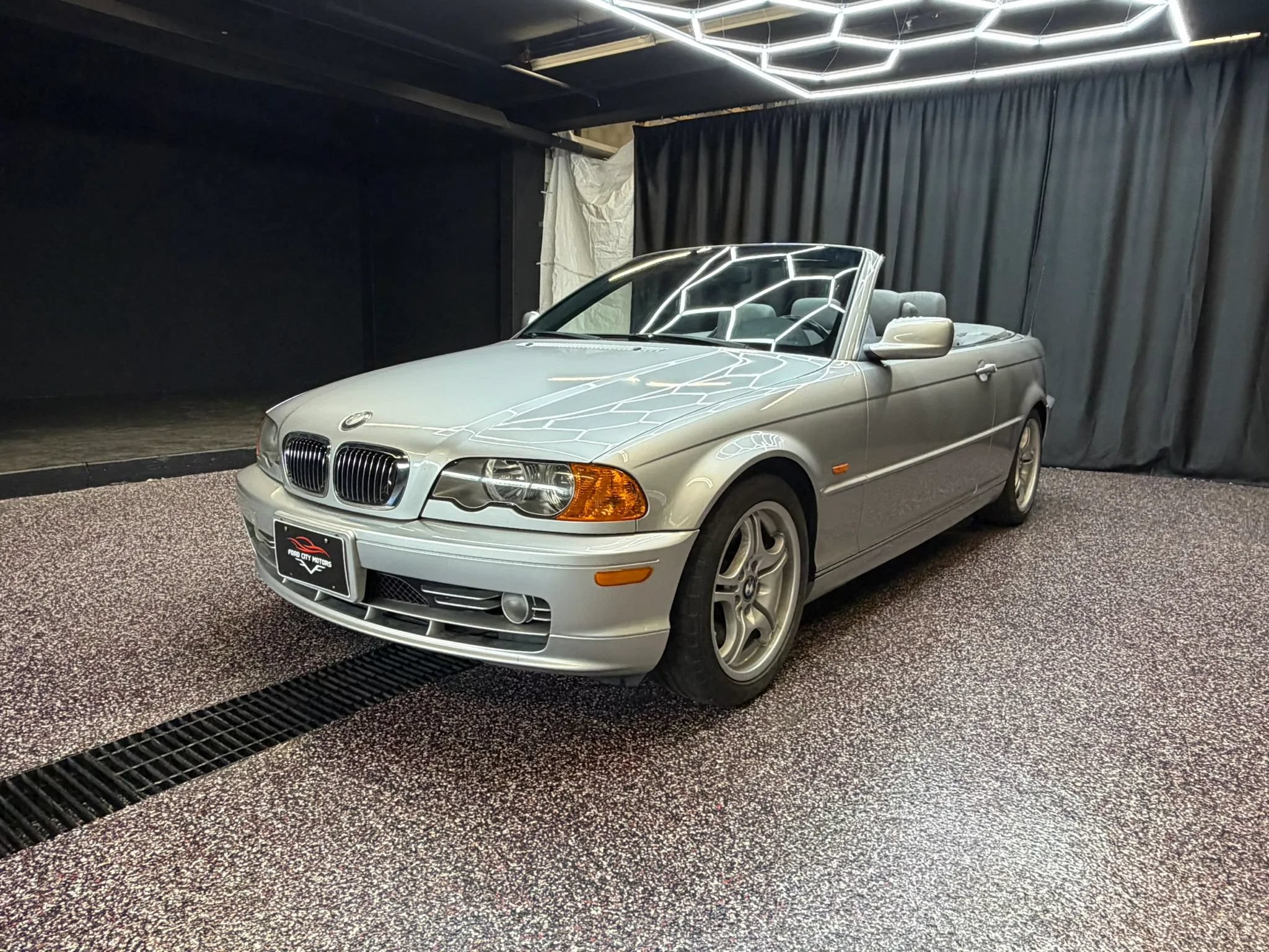 Used 2001 BMW 330Ci Convertible RWD image 3