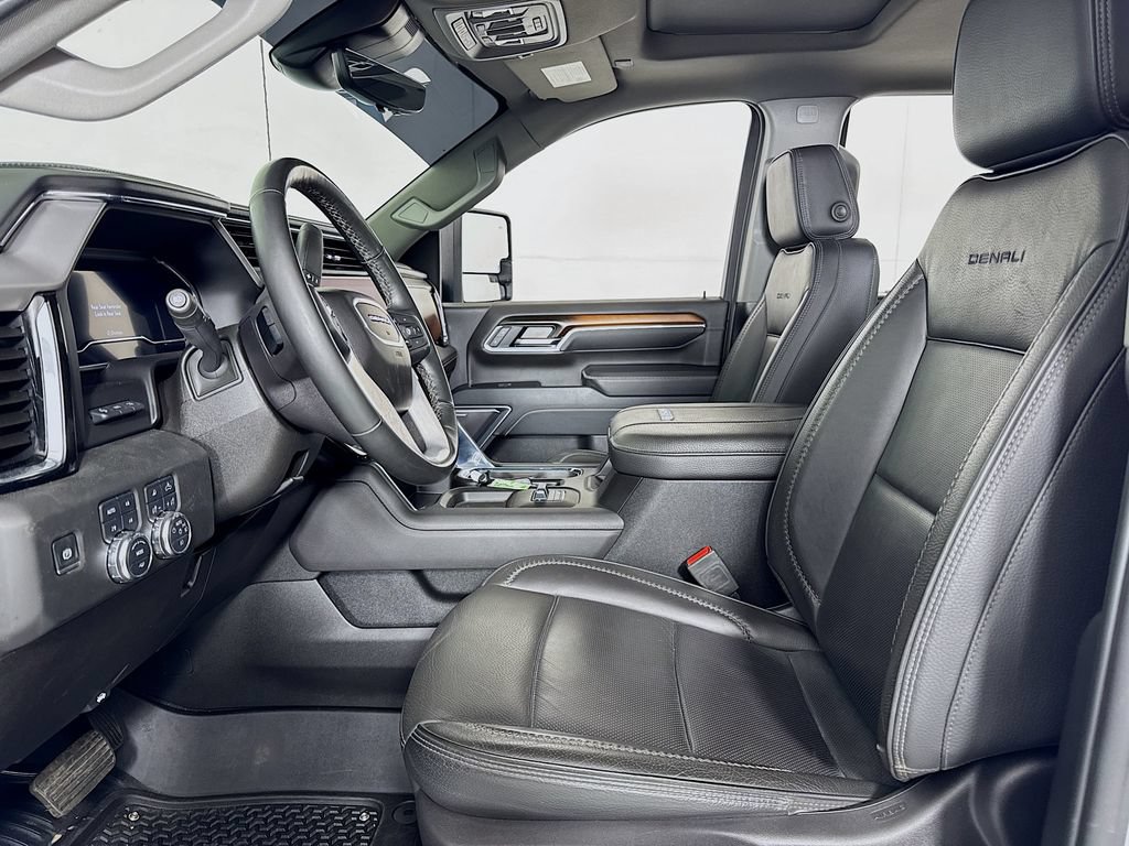 Used 2025 GMC Sierra 3500 Denali w/ Technology Package AWD/4WD image 9