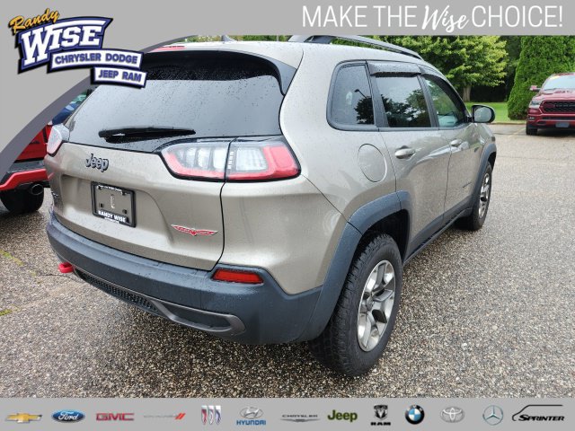 Used 2019 Jeep Cherokee Trailhawk w/ Comfort & Convenience Group AWD/4WD image 3