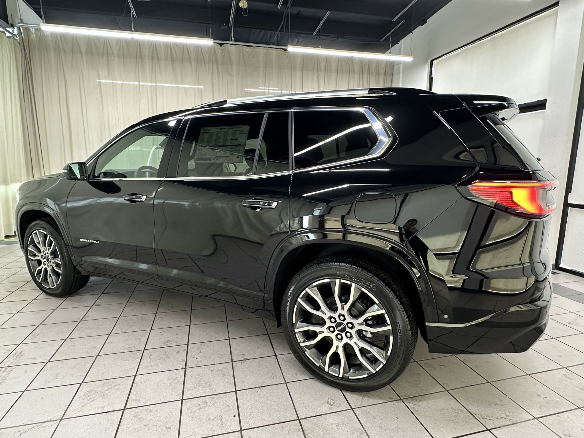 New 2027 GMC Acadia Denali Ultimate w/ LPO, Floor Liner Package AWD/4WD image 6