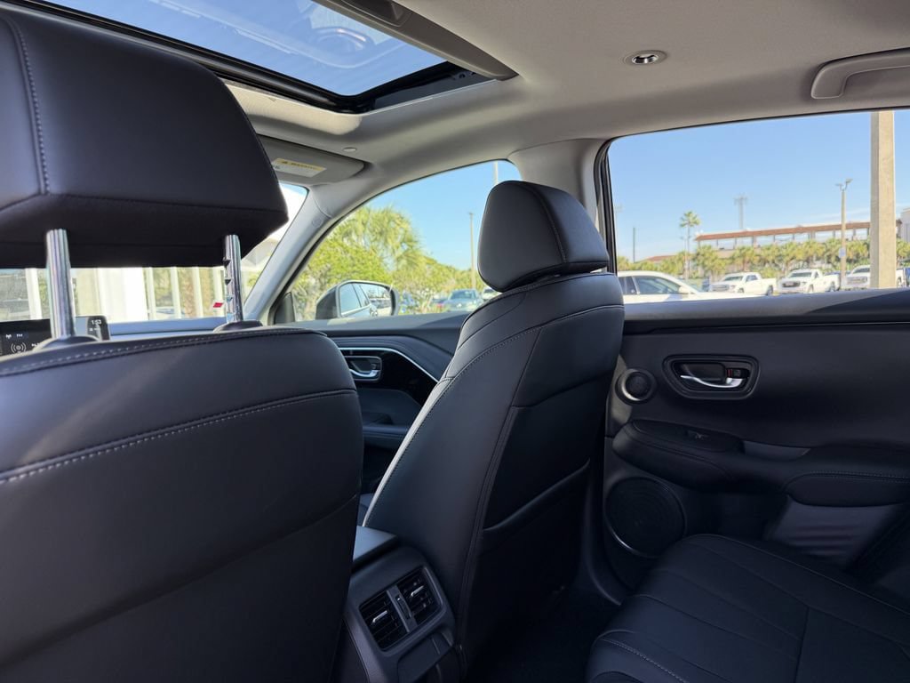 Used 2025 Acura ADX AWD image 17