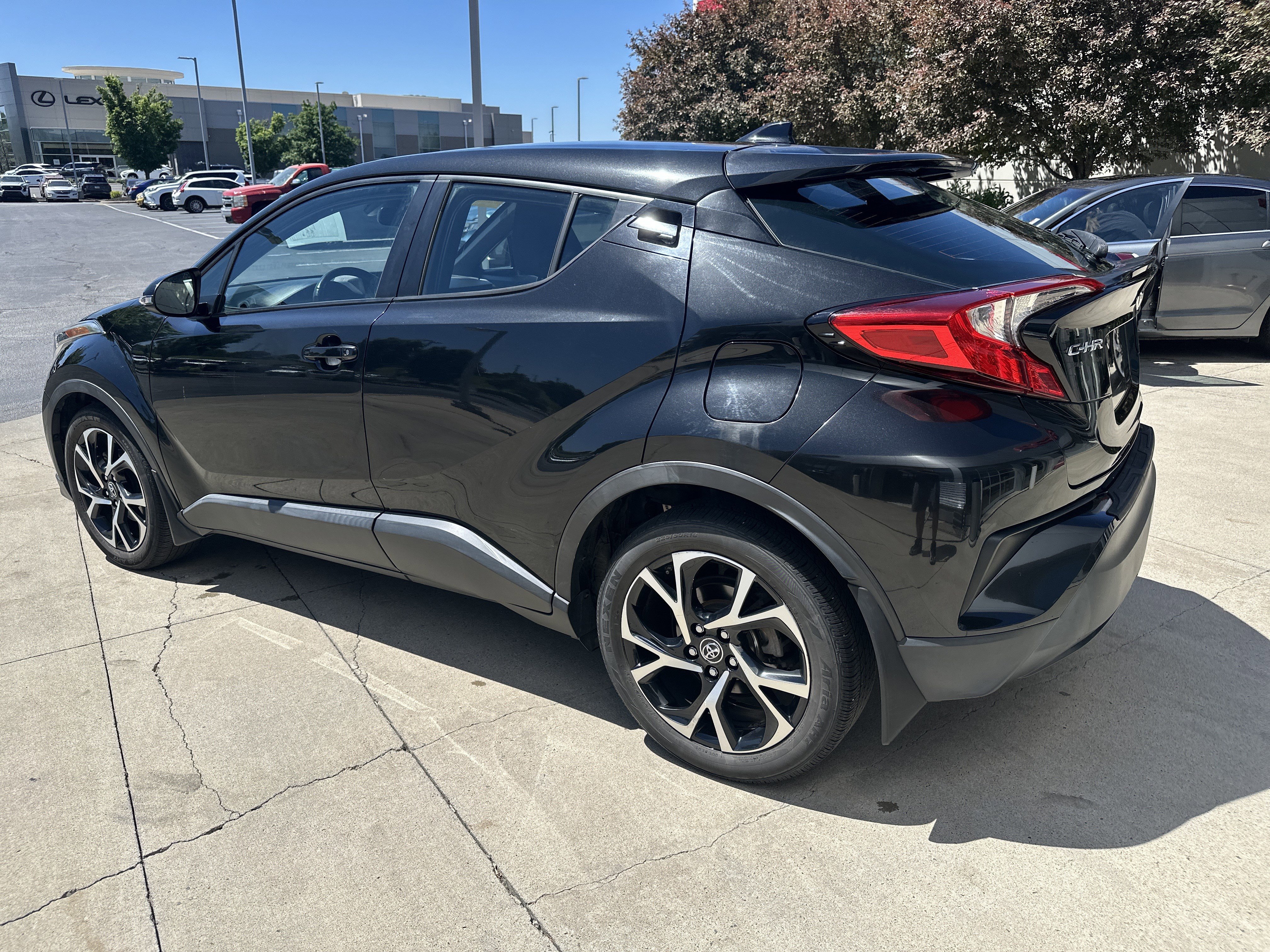 Used 2018 Toyota C-HR XLE FWD image 7