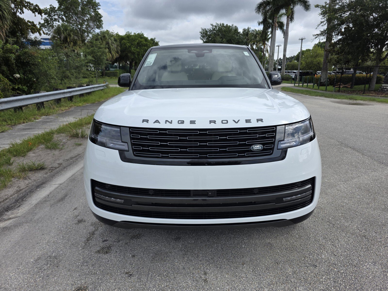 New 2026 Land Rover Range Rover Long Wheelbase SE AWD/4WD image 8