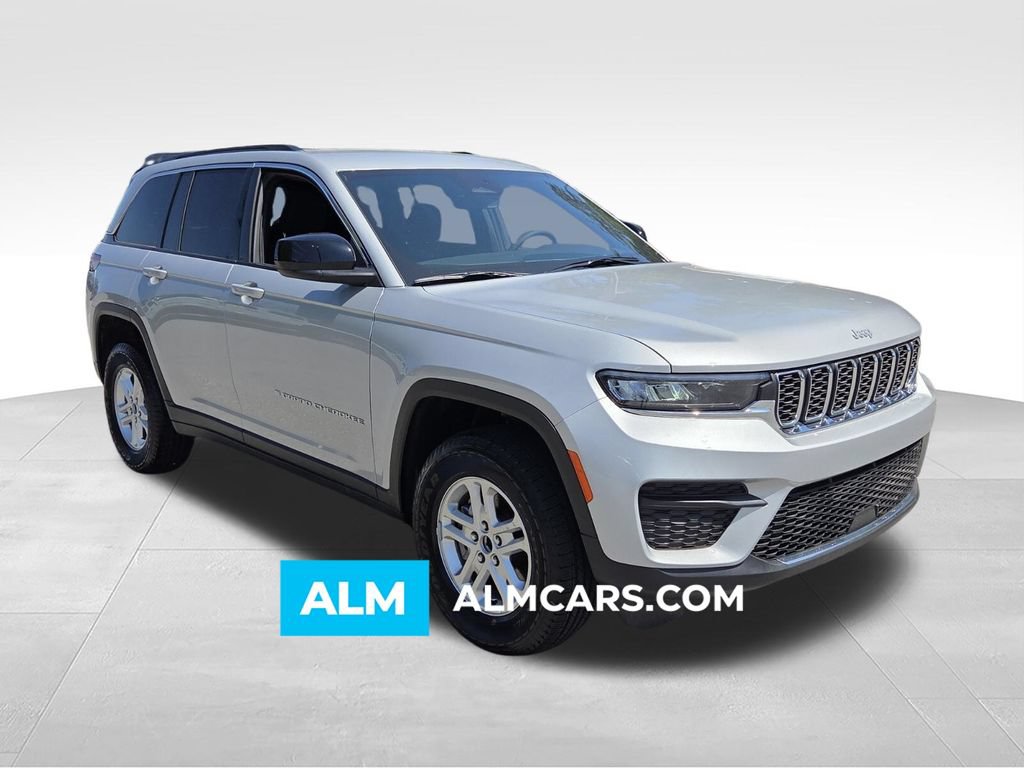Used 2025 Jeep Grand Cherokee Laredo w/ Luxury Tech Group I AWD/4WD image 1
