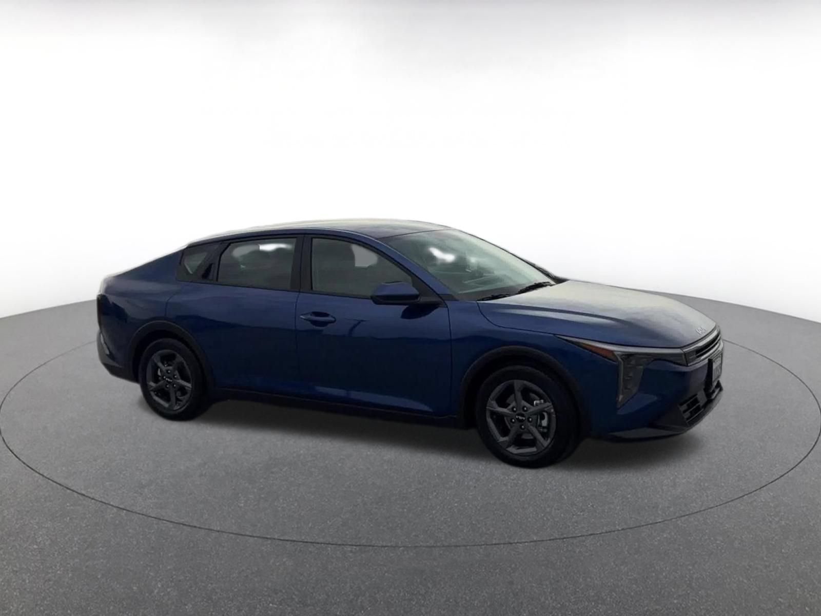 Used 2026 Kia K4 FWD image 2