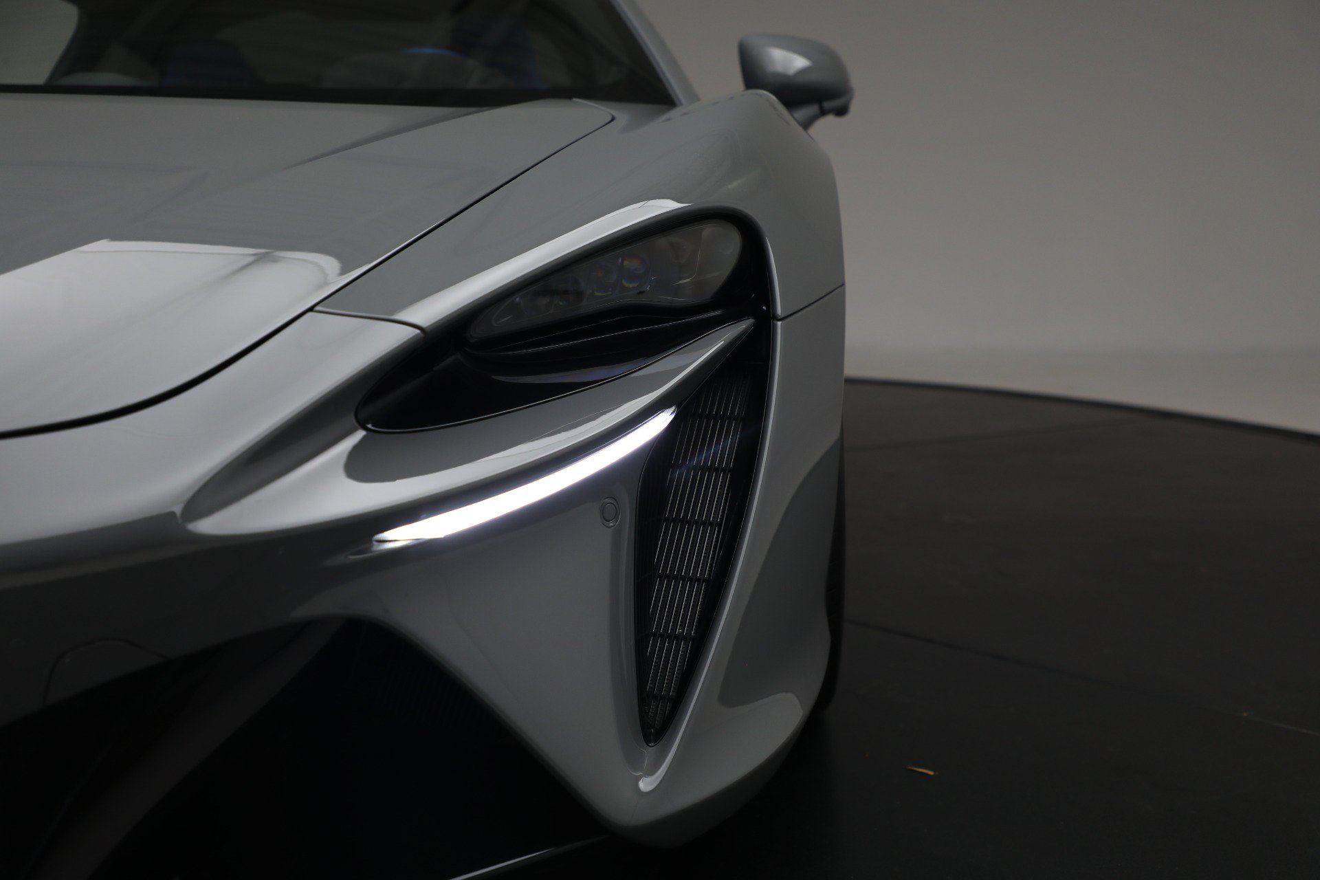 Used 2023 McLaren Artura RWD image 33