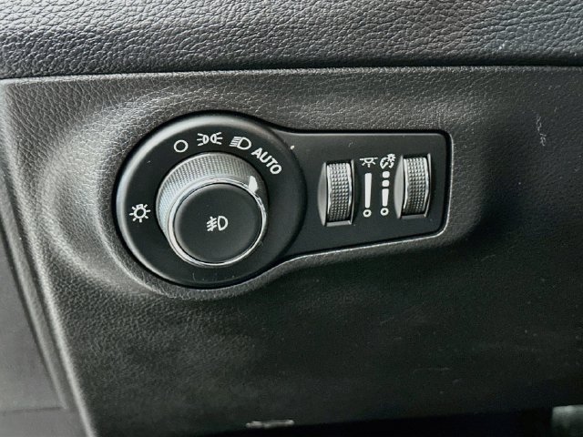 Used 2019 Jeep Compass Limited AWD/4WD image 13