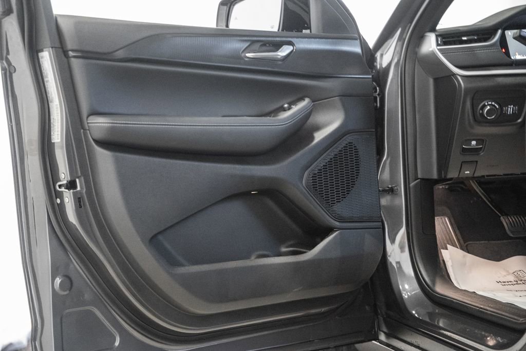 New 2025 Jeep Grand Cherokee Altitude image 35