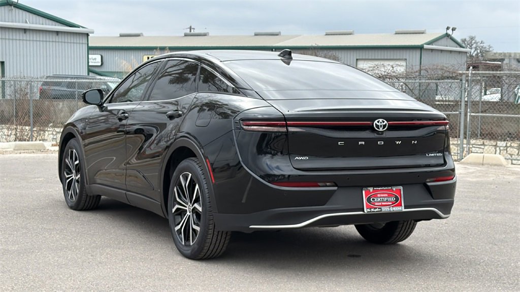 Used 2023 Toyota Crown Limited image 9